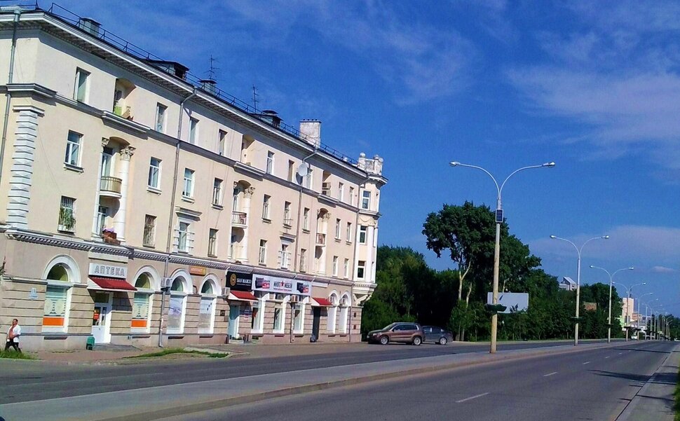 По проспекту