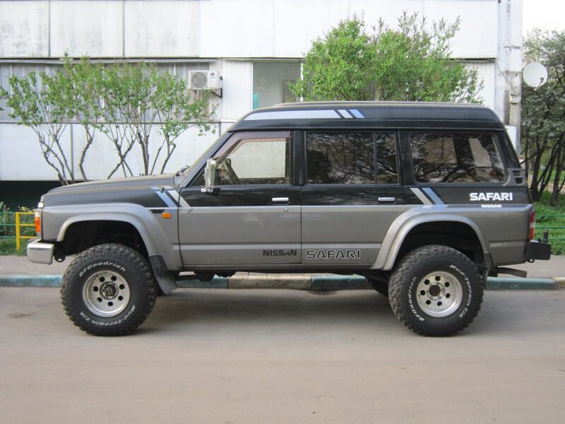 Nissan Safari