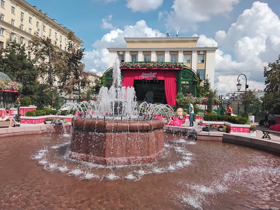 Фонтан на площади Тверской