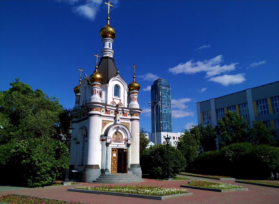 У часовни