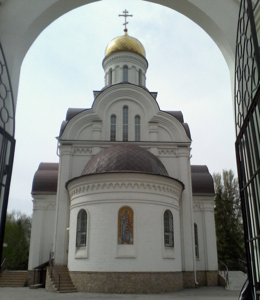 Церковь в парковой зоне Саратова