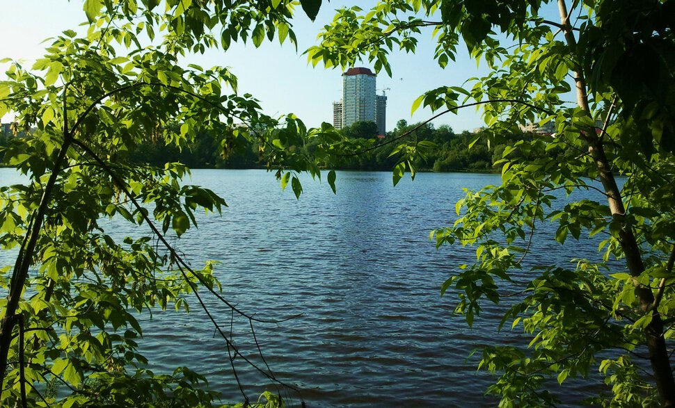 С бережка реки