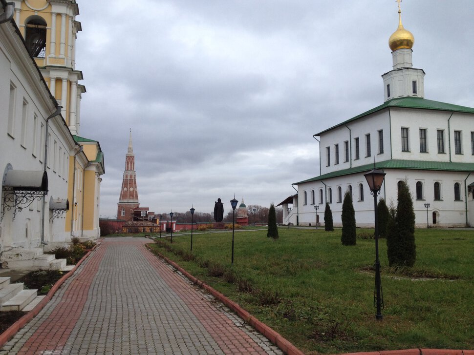 В стенах мужского монастыря