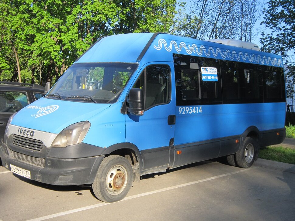 Голубой Iveco