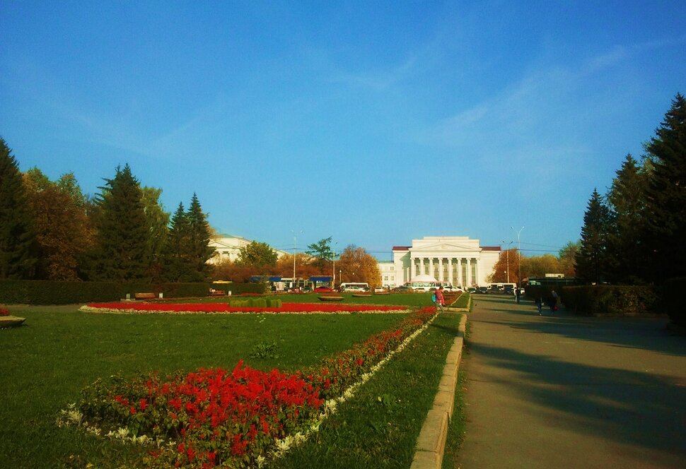 По главному проспекту