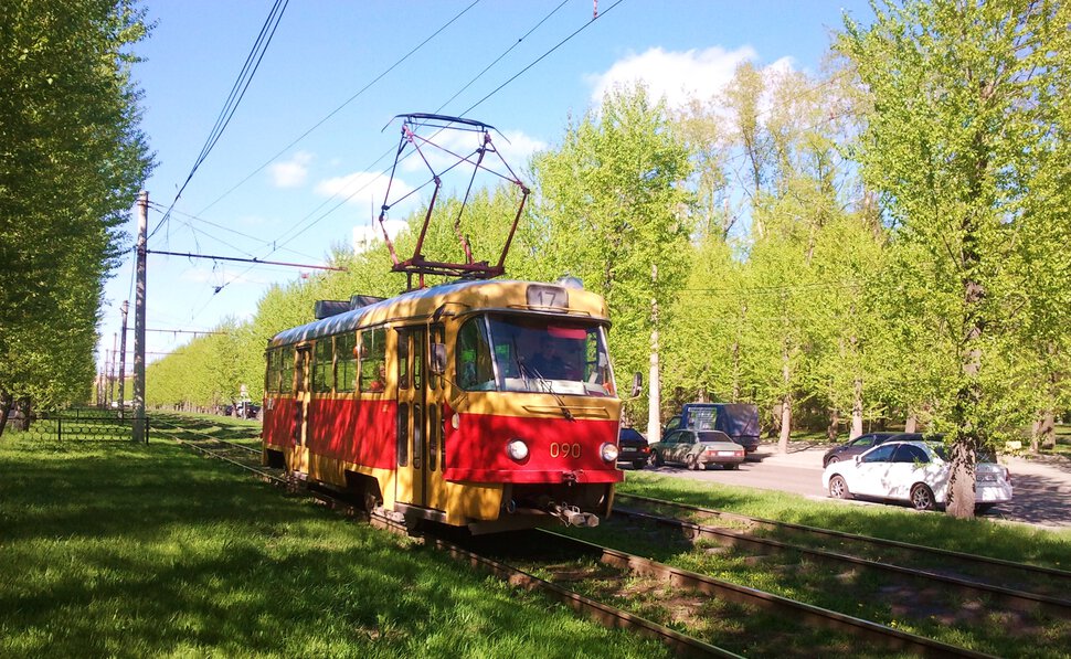 По проспекту Космонавтов