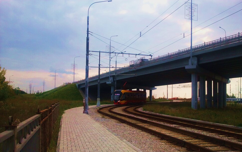 По проспекту