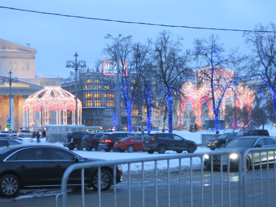 На Театральной площади