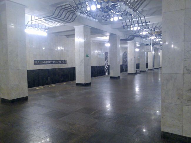 В метро