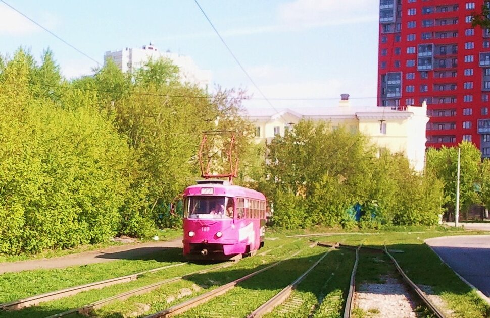 Розовый трамвайчик
