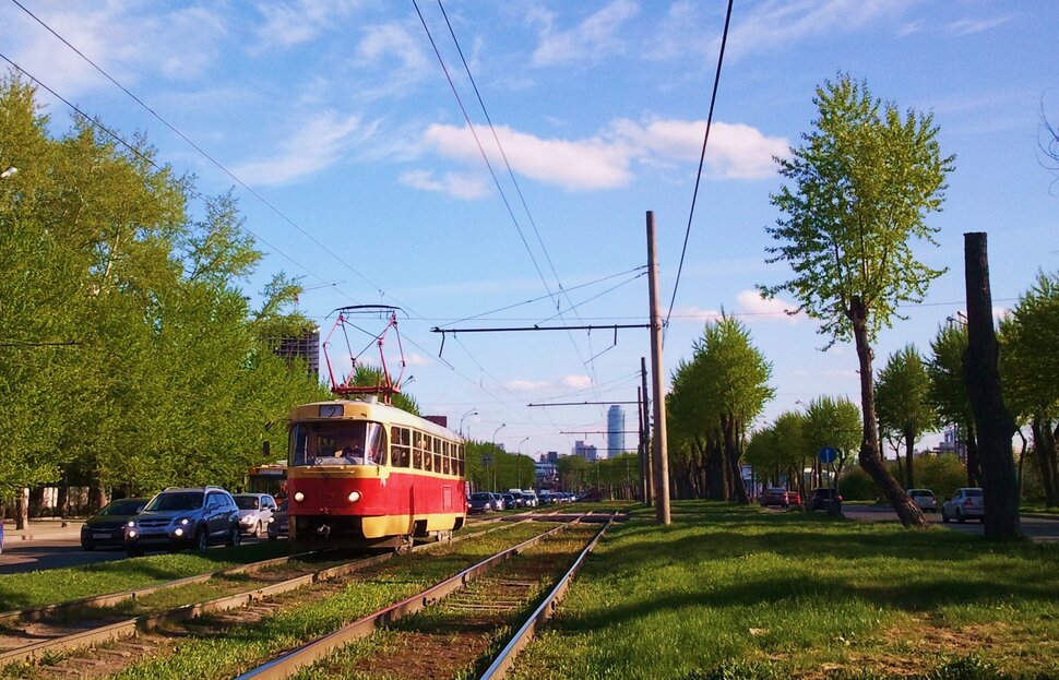 По проспекту
