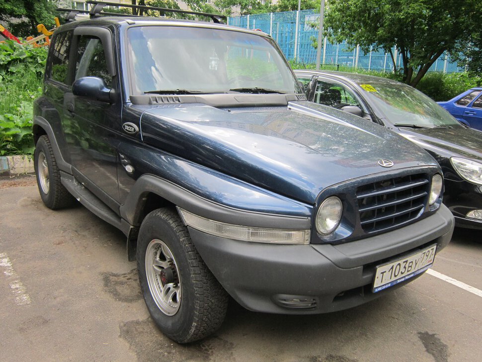Чёрный автомобиль