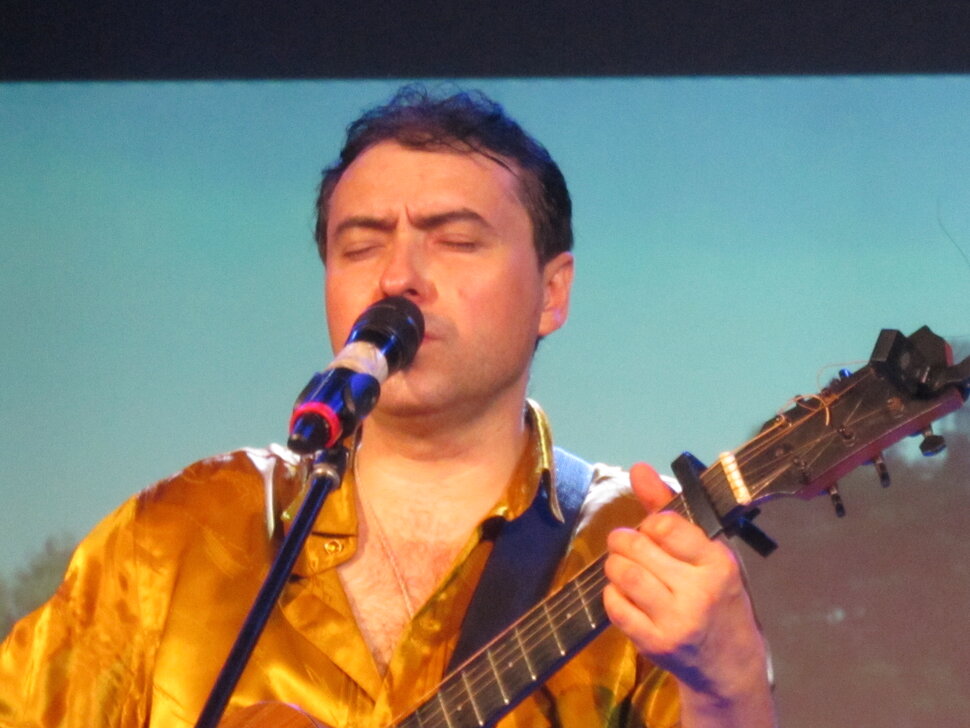 Поёт Павел Пикалов