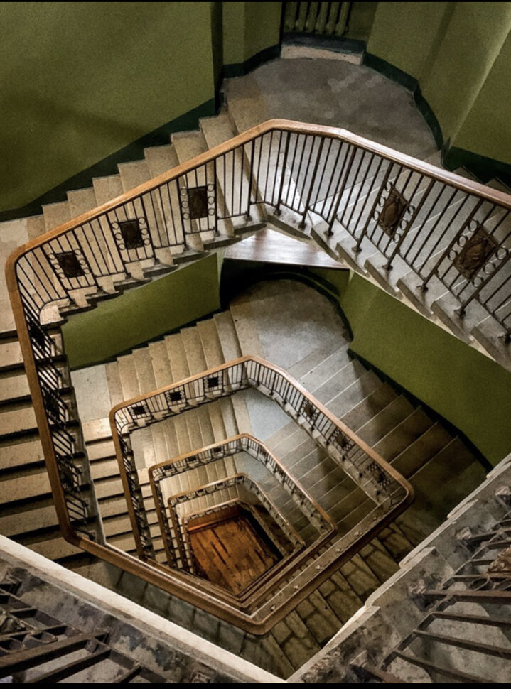 Красивые лестницы в Доме актера. Москва