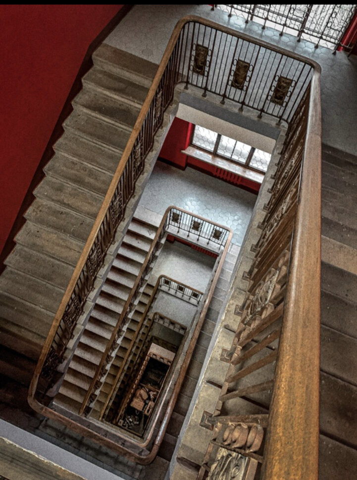Красивые лестницы в Доме актера. Москва