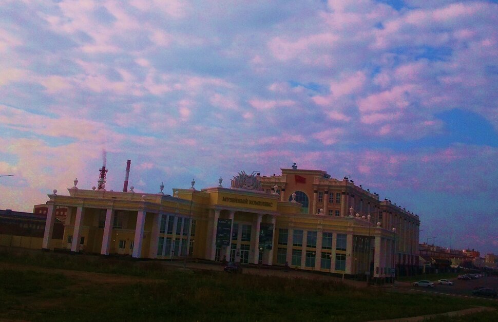 У домика