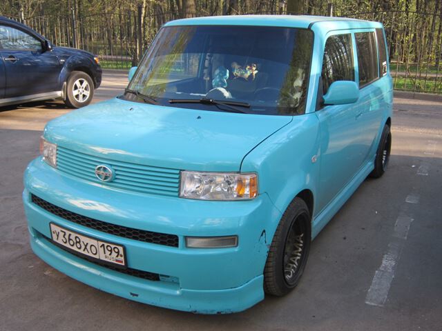 Голубой Scion xB