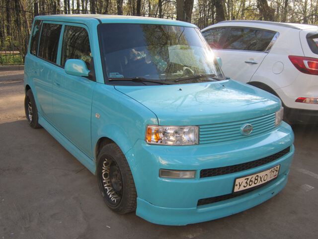 Голубой Scion xB