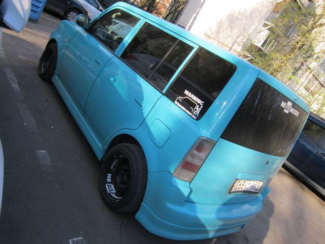 Голубой Scion xB