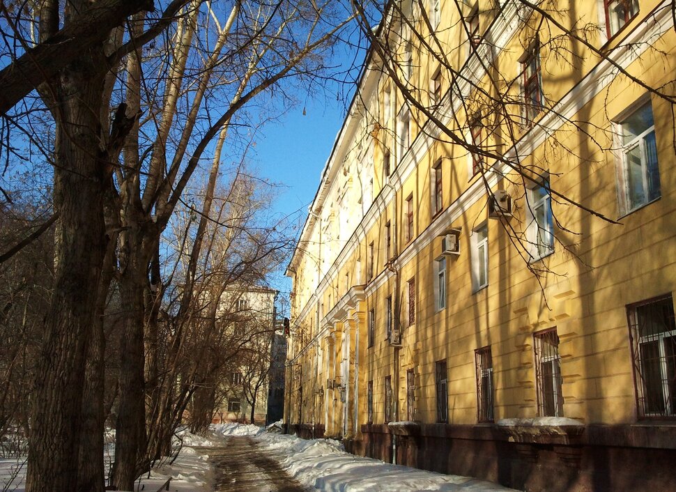 У домика