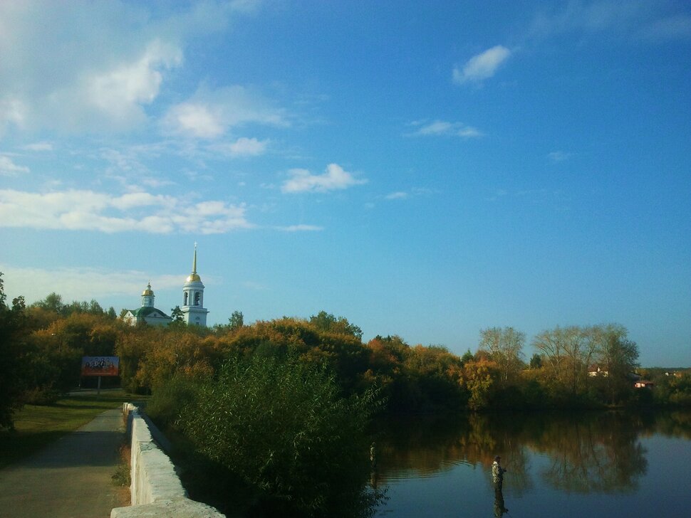 Осенью у реки