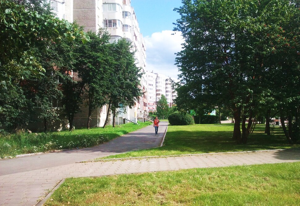 По бульвару