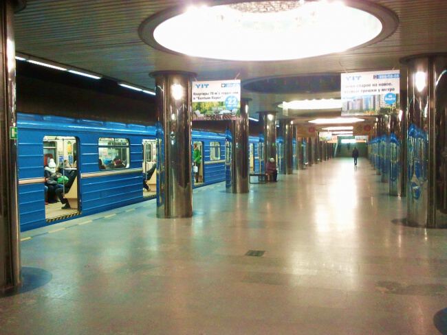 В метро