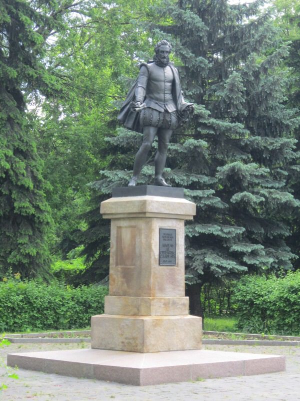 Памятник Сервантесу в Москве