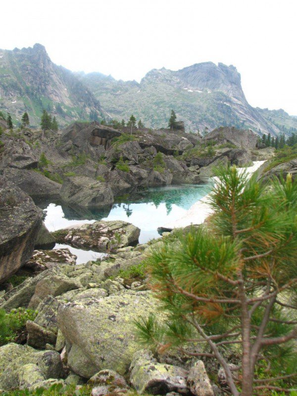 В горах