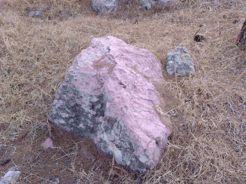 Розовый камень