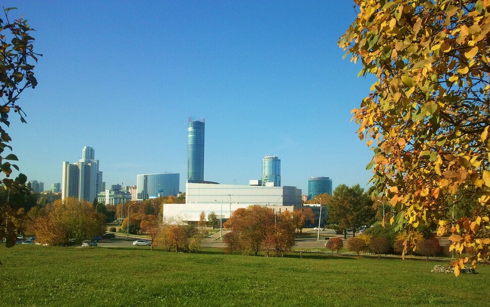 В осеннем городе