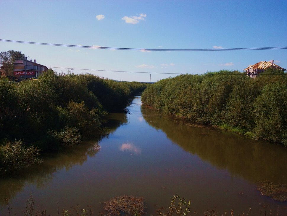 В деревне на речушке