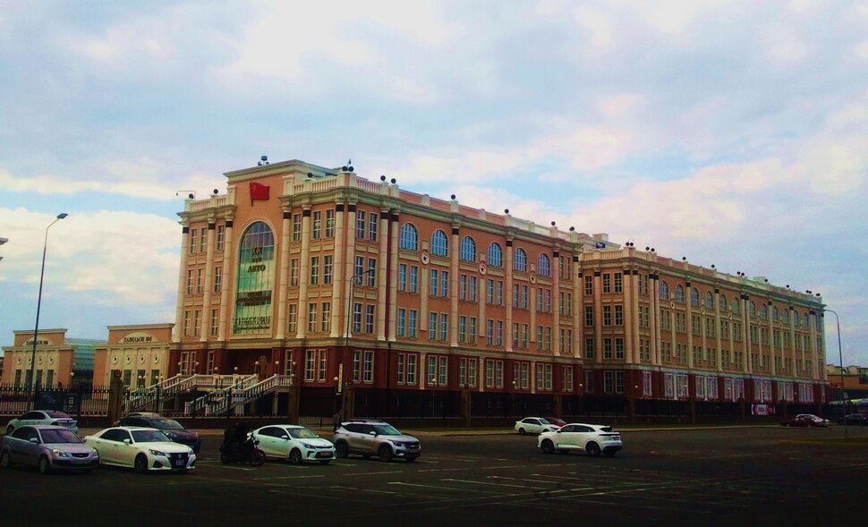 У домика
