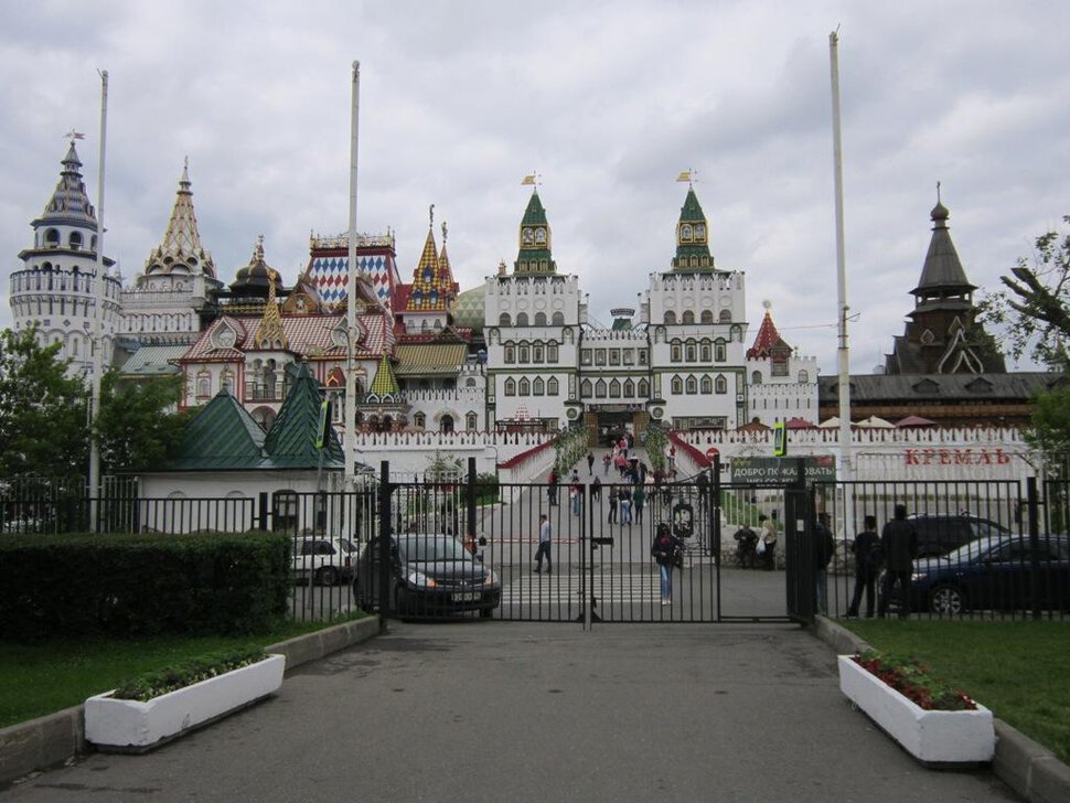 У ворот Измайловского Кремля
