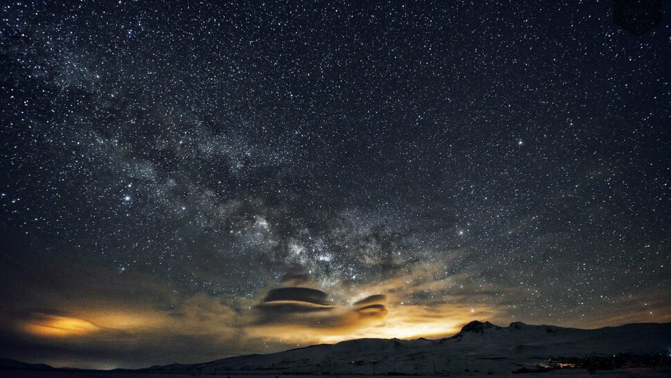 Звёздное небо над горой Арагац вблизи Еревана, Армения