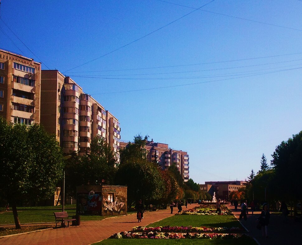 По бульвару