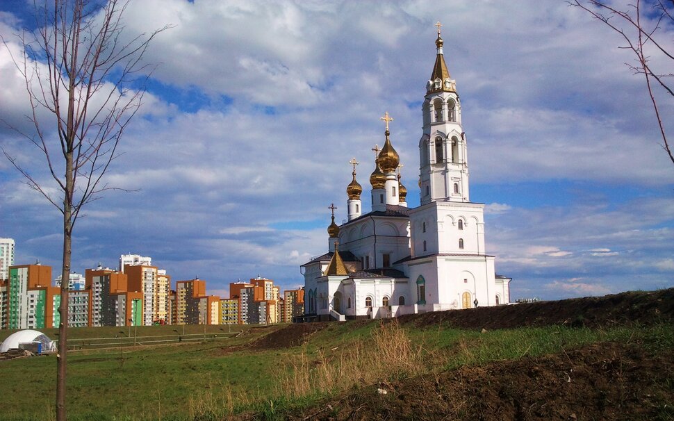 У нового храма в новом районе