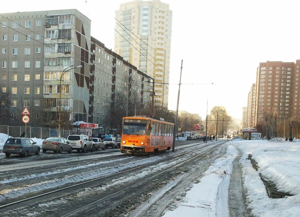 По проспекту