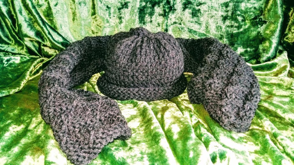 Шапка-шляпка и тёплый шарф