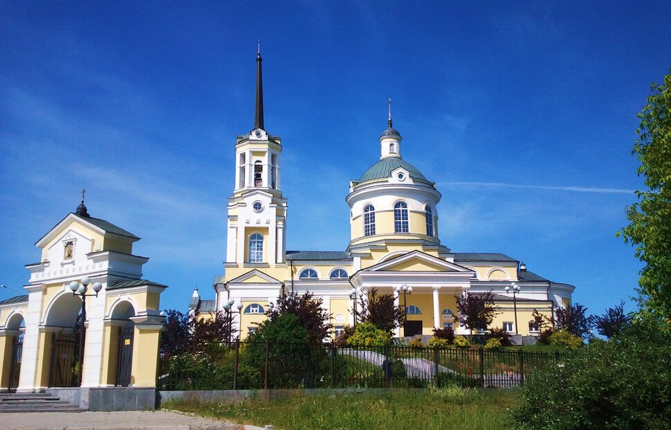 По городу