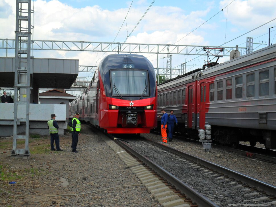 Штадлер ЭШ2-001 и Электровоз 2ЭВ120-002