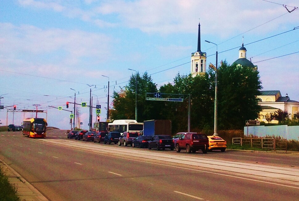 По проспекту