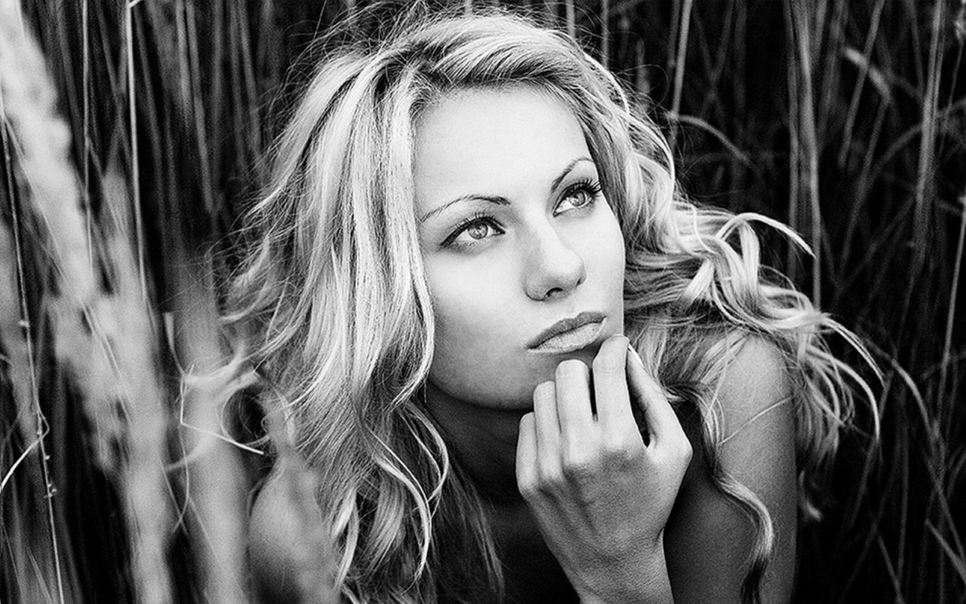 https://www.sunhome.ru/i/wallpapers/111/krasivaya-blondinka-portret.1920x1200.jpg