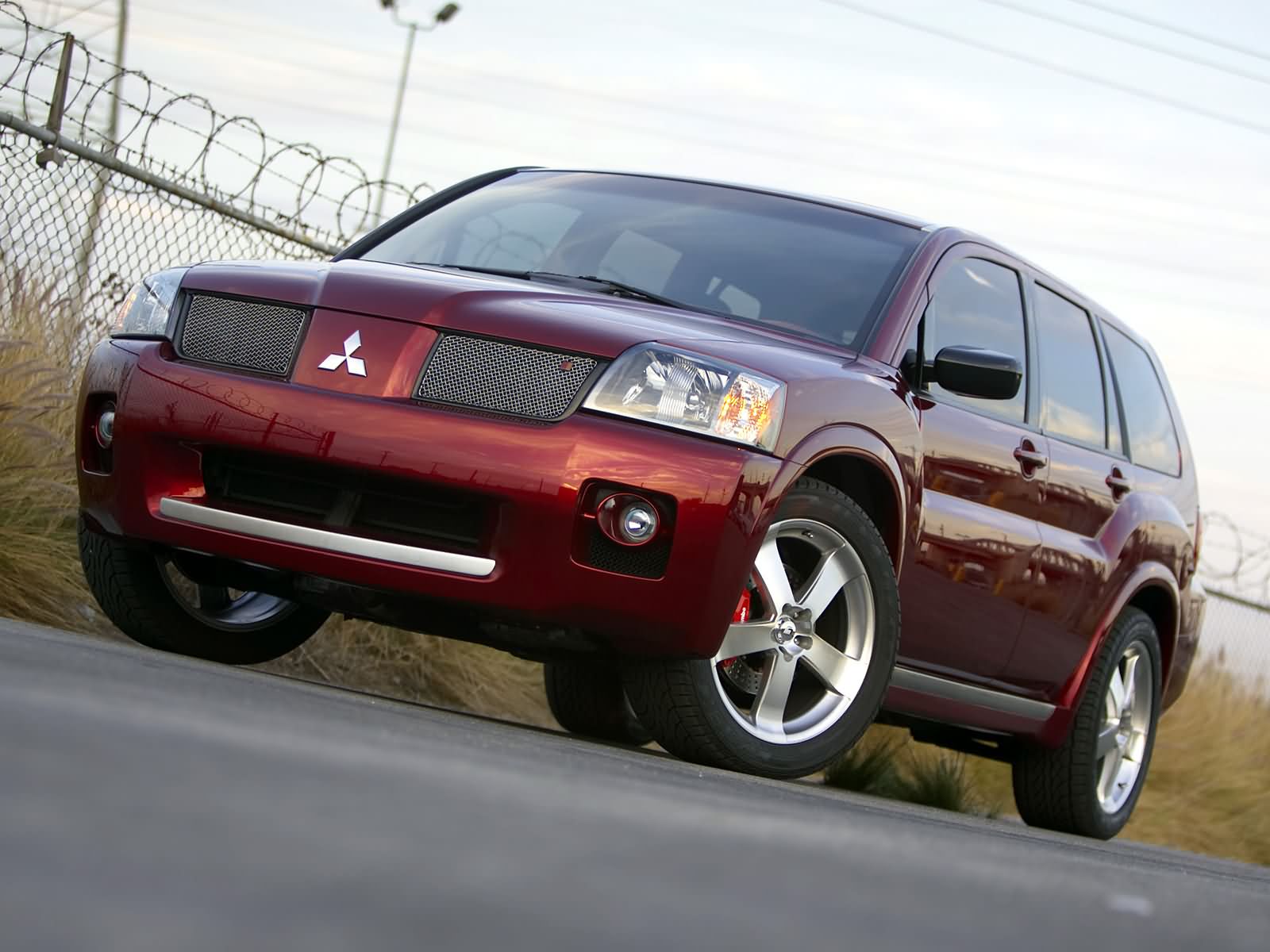 Mitsubishi большая. Mitsubishi Endeavor Ralliart. Mitsubishi Endeavor 2004. Mitsubishi Endeavor 3.8. Митсубиси Лансер джип.