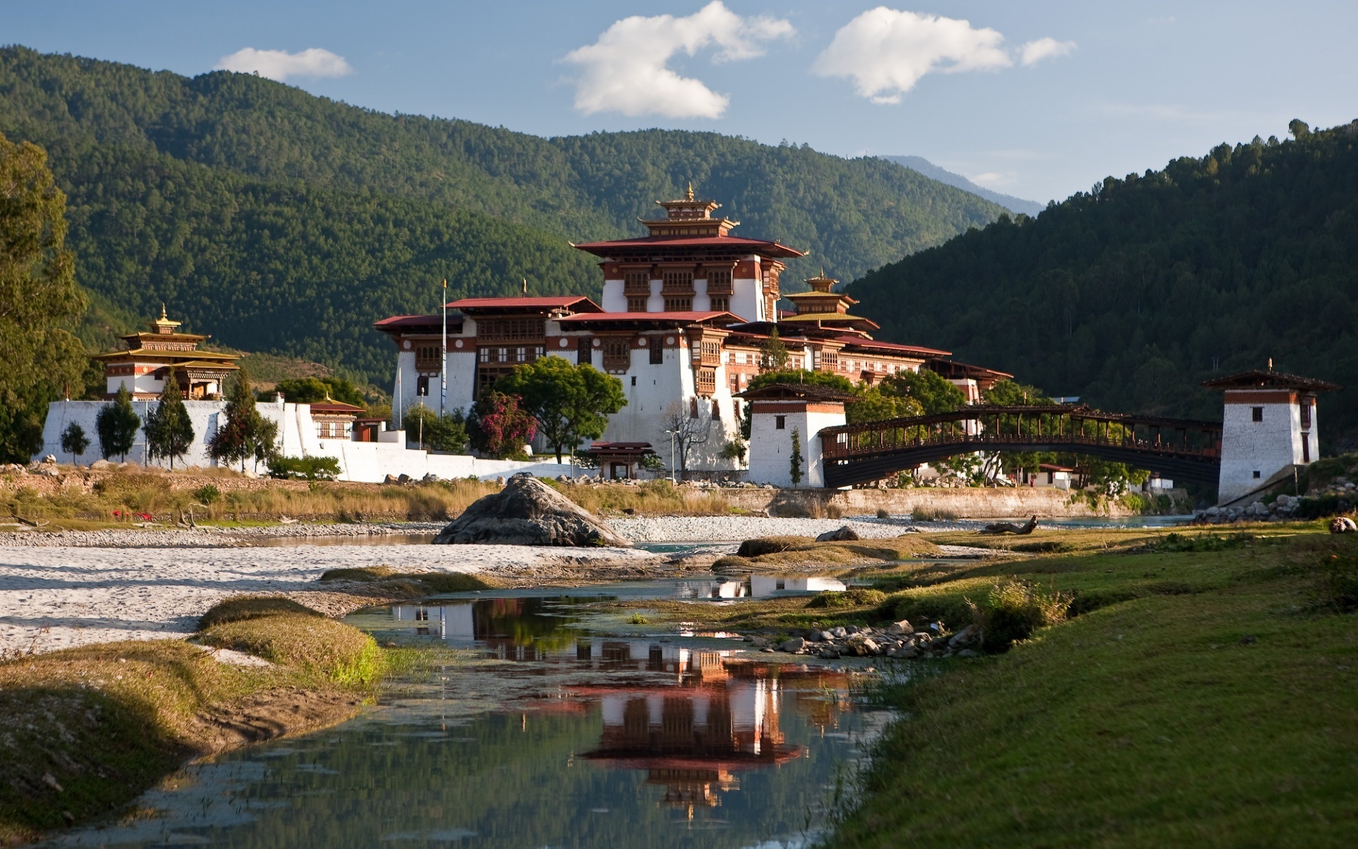 Бутан счастье. Королевство бутан, Тхимпху. Пунакха-дзонг бутан. Крепость-монастырь Пунакха-дзонг. Бутан столица Тхимпху.