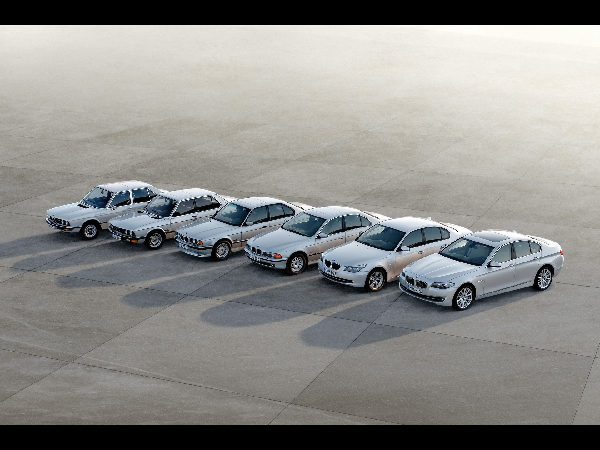 Бмв 5 поколения. Эволюция BMW 7. All BMW 7 Series Generation. BMW 5 поколения.