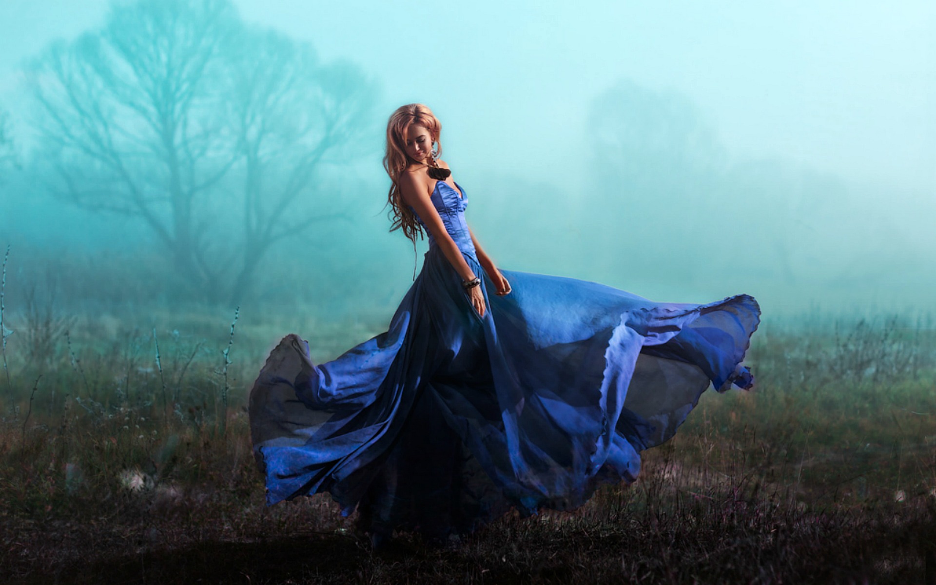 девушка синее платье ветер girl blue dress the wind бесплатно